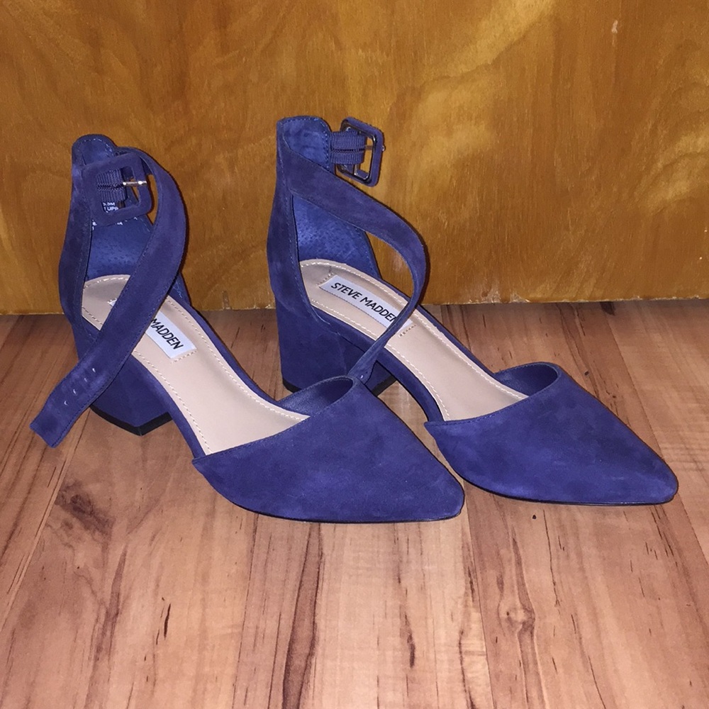 Blue Steve Madden pointed toe shoes!